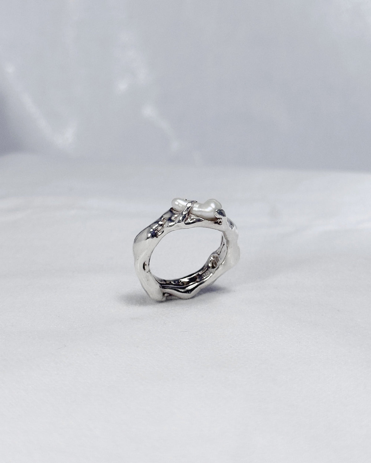 Molten Fluid Pearl Ring
