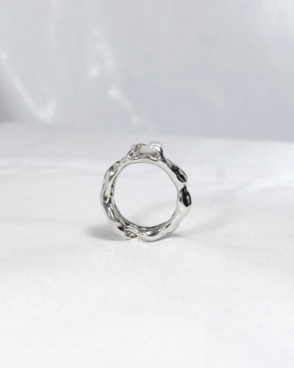 Molten Fluid Pearl Ring